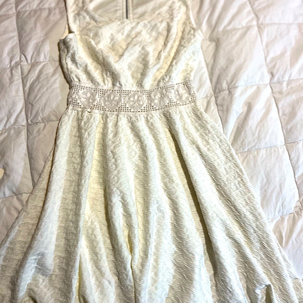 Off white spring/summer dress in size small.